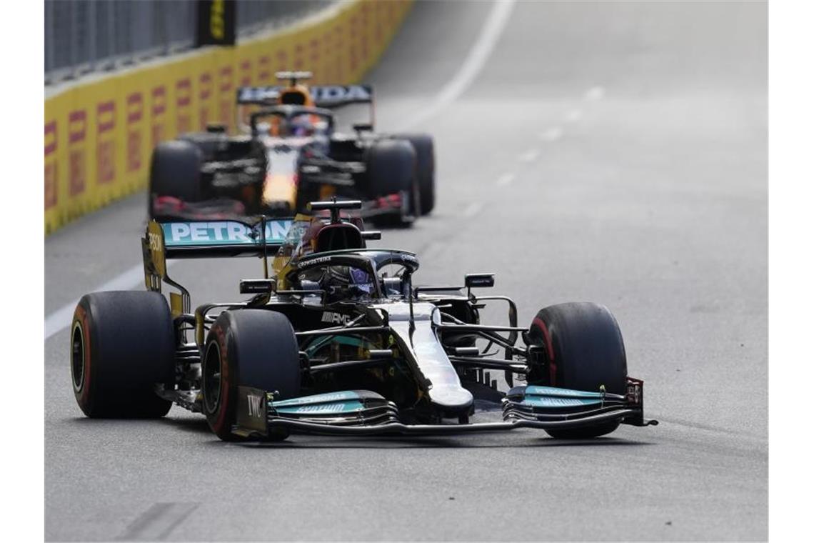 Fuhr in Baku ein historisch schlechtes Ergebnis ein: Lewis Hamilton. Foto: Darko Vojinovic/AP/dpa