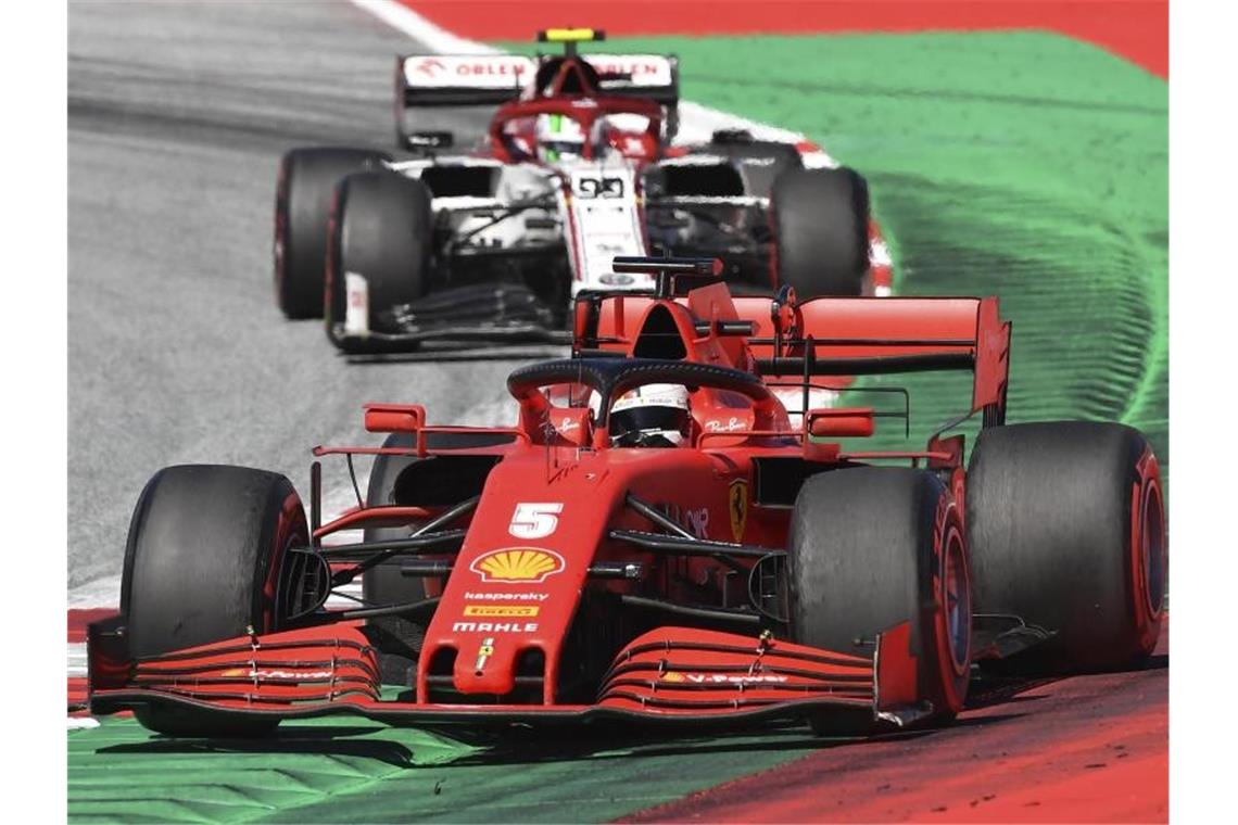 Quälerei im Scheidungsjahr für Ferrari und Vettel Fuhr mit Ferrari beim Saisonauftakt in Spielberg hinterher: Sebastian Vettel. Foto: Joe Klamar/pool AFP/AP/dpa