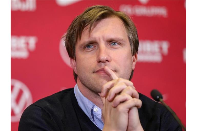 Fußball: Bundesliga, Pressekonferenz RB Leipzig in der Red Bull Akademie. Leipzigs Sportdirektor Markus Krösche sitzt in einer Pressekonferenz. Foto: Jan Woitas/dpa-Zentralbild/dpa/Archiv