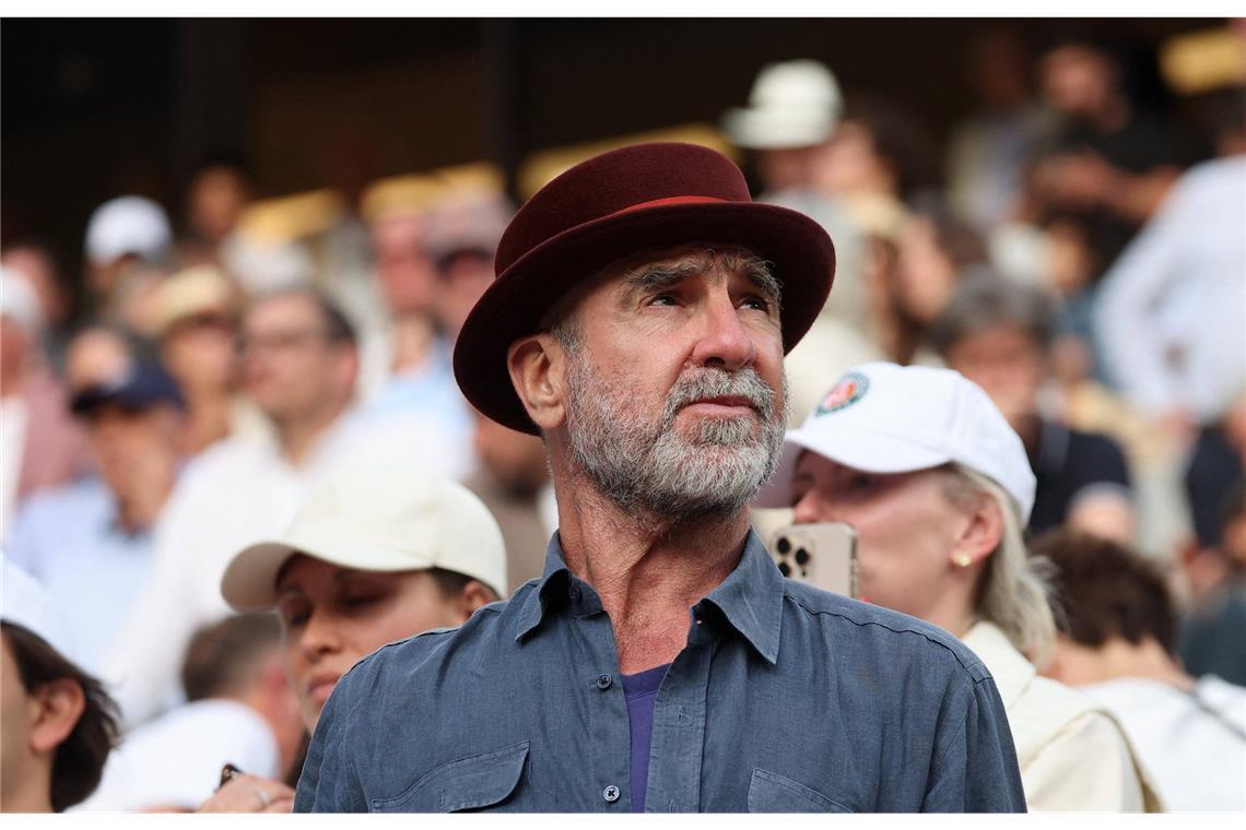 Fußball-Legende Eric Cantona beobachtet das Finale der French Open von den Zuschauerrängen aus.