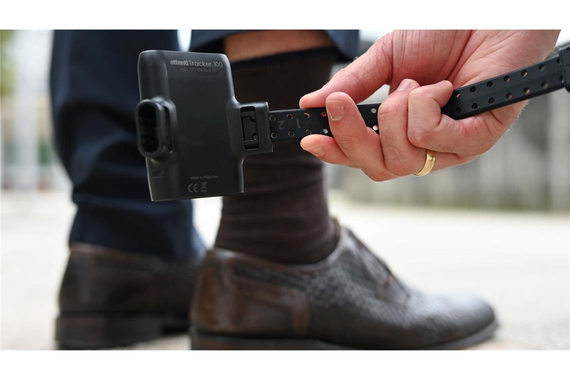 Fußfesseln werden in Spanien seit über 15 Jahren auch zum Frauenschutz eingesetzt. (Symbolbild)