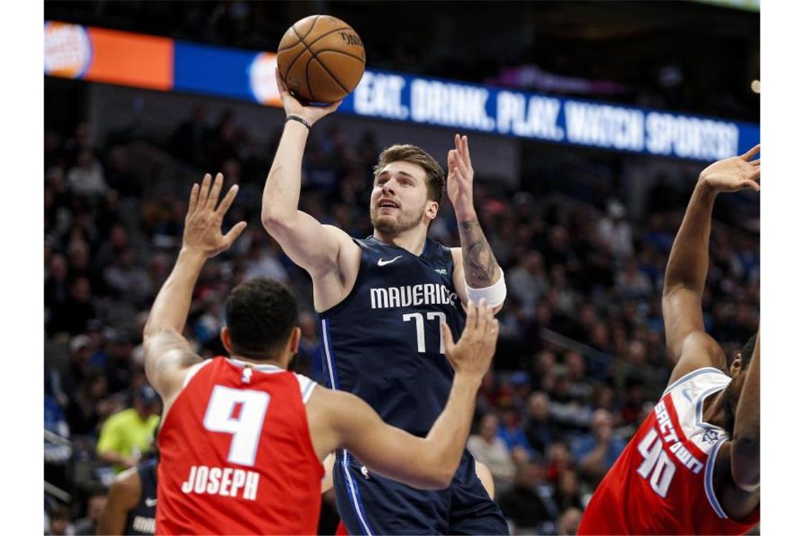 NBA: Mavs-Sieg bei Doncic-Comeback - Washingtons Bonga stark Gab nach seiner Verletzungspause ein starkes Comeback: Dallas-Superstar Luka Doncic. Foto: Brandon Wade/AP/dpa