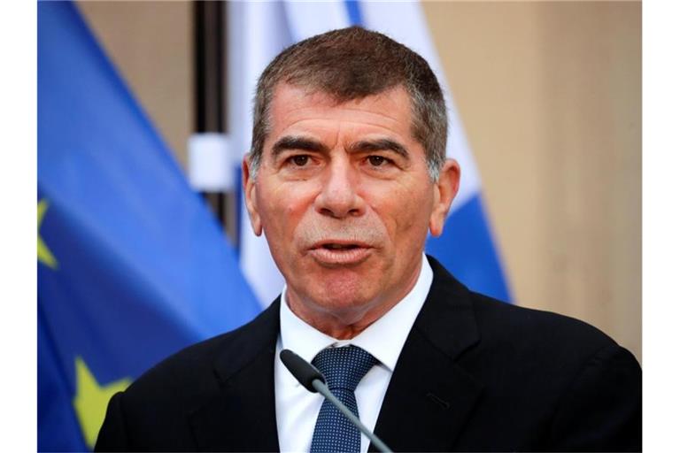 Gabi Aschkenasi, Außenminister von Israel bei einer eine Pressekonferenz. (Archivbild). Foto: Hannibal Hanschke/Reuters-Pool/dpa