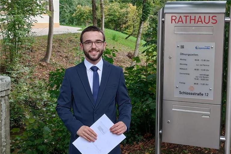 Gabriel Nold beim Abgeben seiner Bewerbung in Oppenweiler. Foto: privat