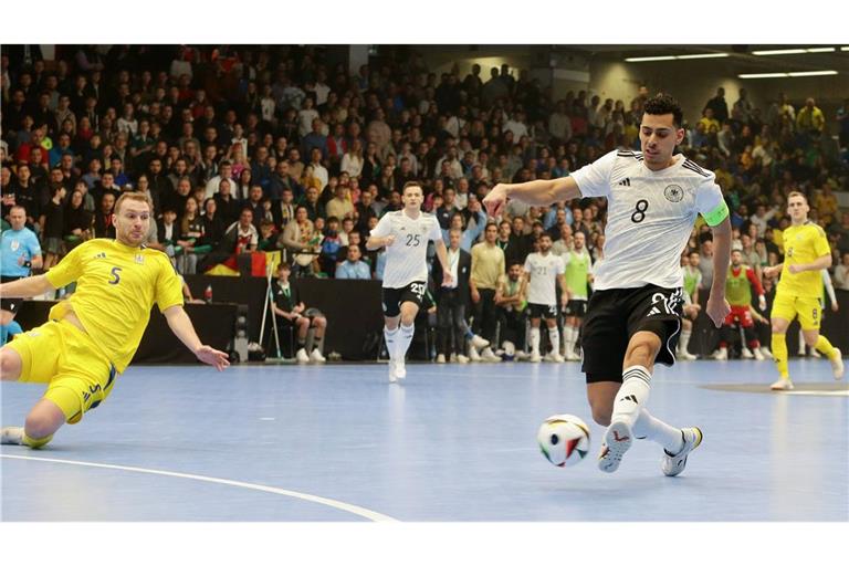 Gabriel Oliveira trifft für die Deutsche Futsal-Nationalmannschaft im Januar 2025 in Göppingen gegen die Ukraine – im Februar kommt das DFB-Team in die Porsche-Arena.      

Baumann/Hansjürgen Britsch