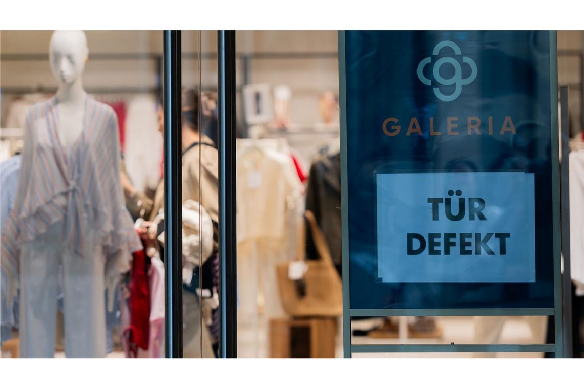 Galeria-Chef Hellenbock räumt Schwankungen der Liquidität ein.