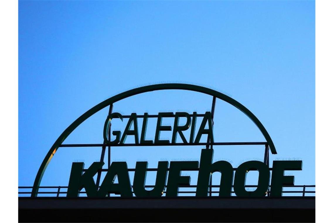 Schwarzer Tag für Karstadt Kaufhof - 62 Filialen schließen Galeria Karstadt Kaufhof, der letzte große deutsche Warenhauskonzern, will 62 seiner 172 Filialen schließen. Foto: Oliver Berg/dpa