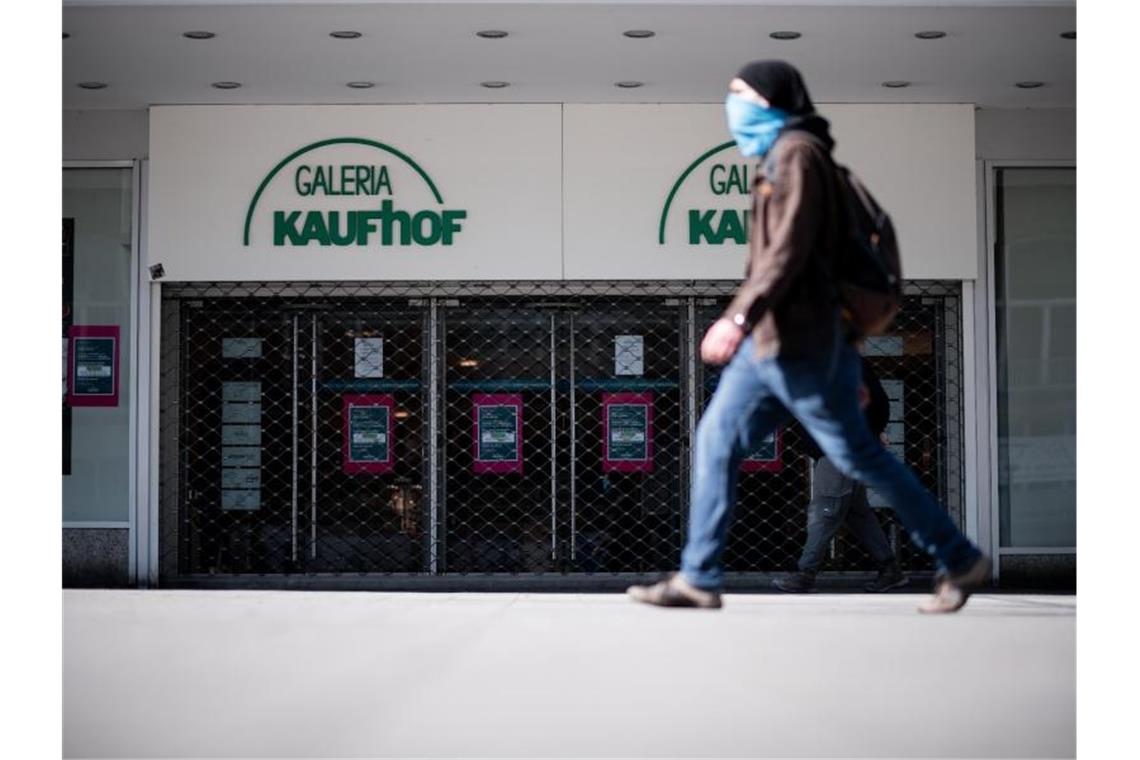 Galeria Karstadt Kaufhof klagt auf Öffnung der Filialen Galeria Karstadt Kaufhof will gerichtlich klären lassen, ob die Warenhäuser geschlossen bleiben müssen. Foto: Fabian Strauch/dpa