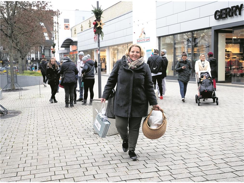 Ganz entspannt beim Weihnachtsgeschenkeeinkauf: Die Backnanger Einzelhändler haben viel zu bieten, das Geschäft lauft gut. Foto: J. Fiedler