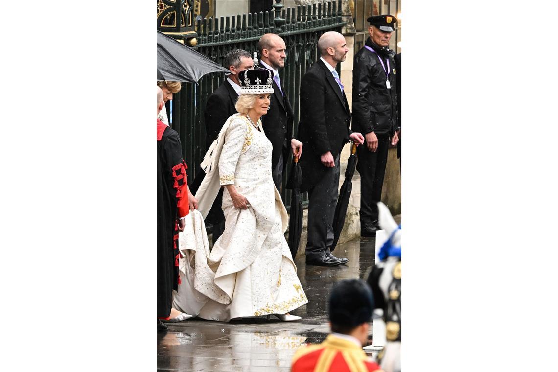 Ganz in weiß: Königin Camilla