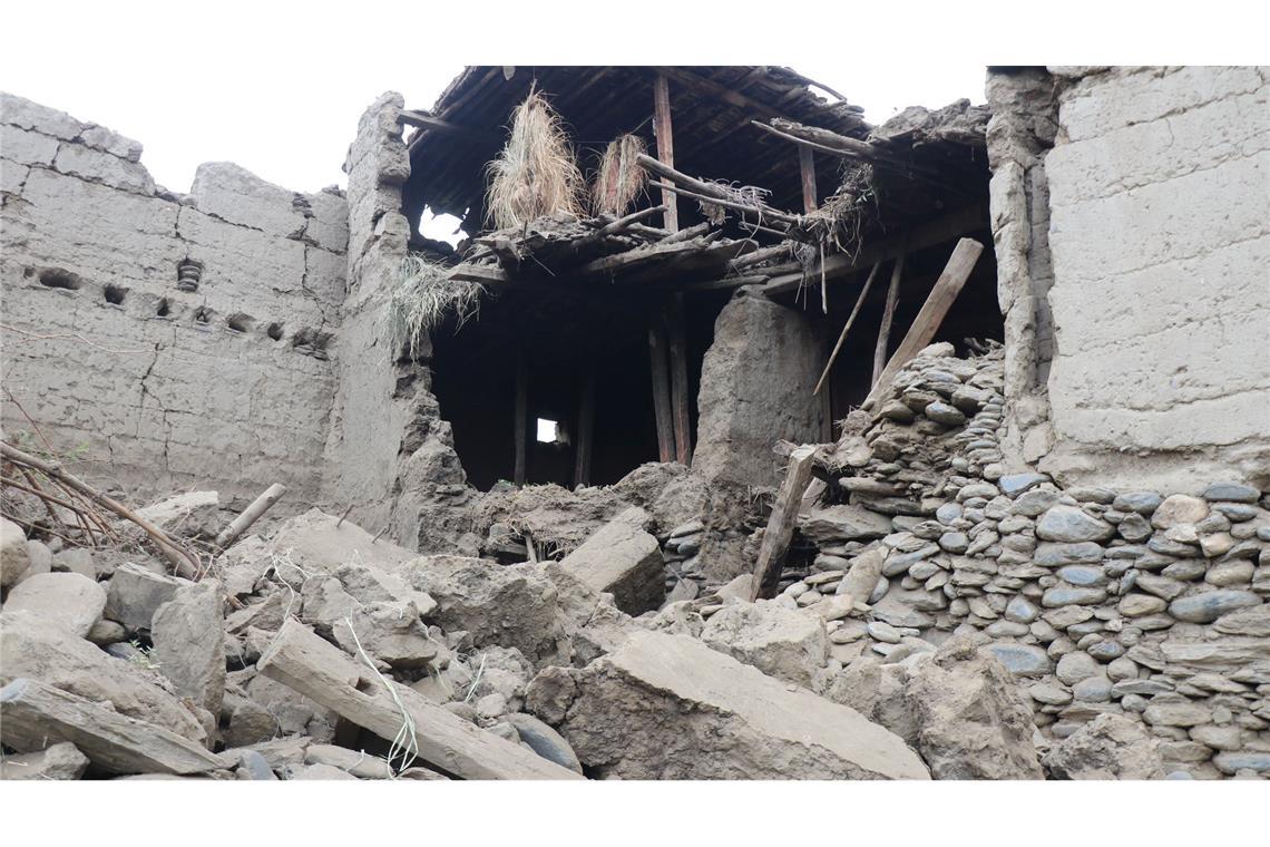 Ganze Dörfer liegen in Trümmern, wie der afghanische Nachrichtensender Tolonews berichtet.