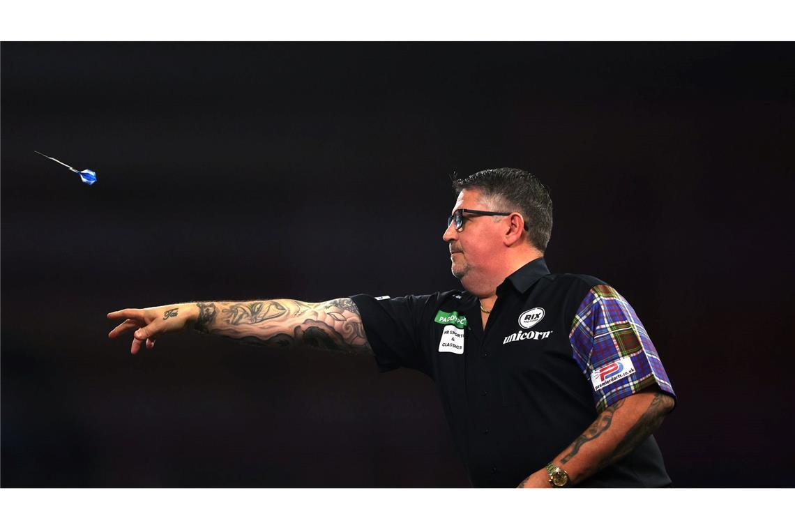 Gary Anderson beim Duell der beiden Giganten.