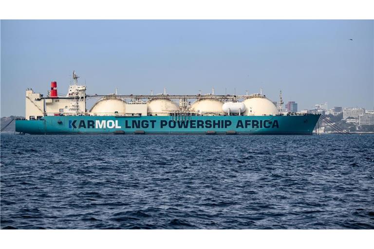 Gas-Frachter vor Dakar an der Küste von Senegal: LNG aus Afrika spielt eine wachsende Rolle. (Archivbild)