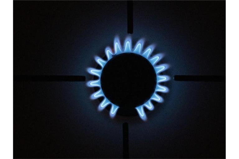 Gasflamme auf einem Küchenherd. Foto: Marijan Murat/dpa