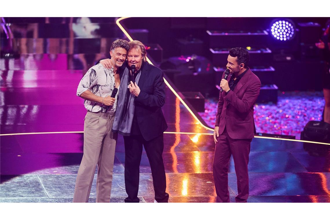 Millionen gucken Zarrellas Carpendale-Show Gastgeber Giovanni Zarrella (rechts) und Entertainer Howard Carpendale und sein Sohn Wayne (links) standen gemeinsam auf der Bühne. (Archivbild)