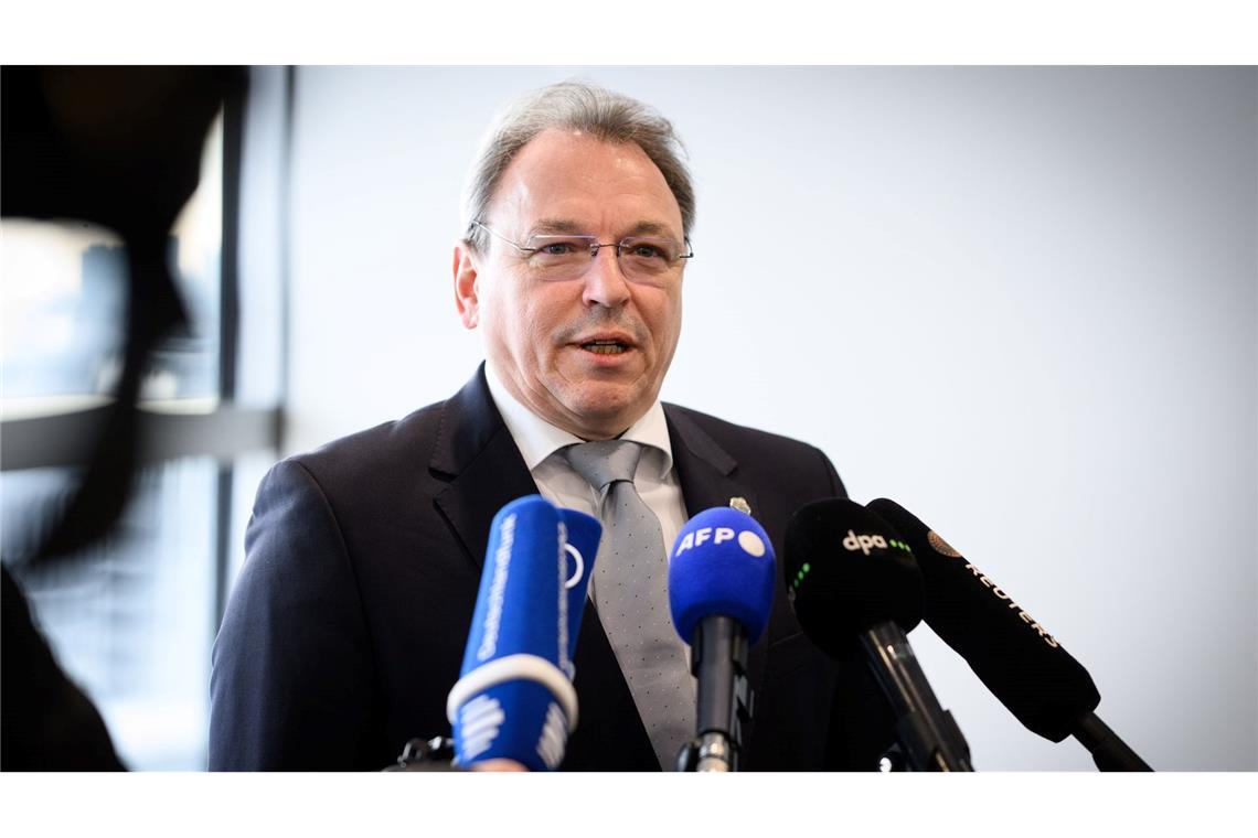 GDL-Chef Mario Reiß sieht noch erheblichen Klärungsbedarf in den Tarifverhandlungen mit der Deutschen Bahn. (Archivbild)