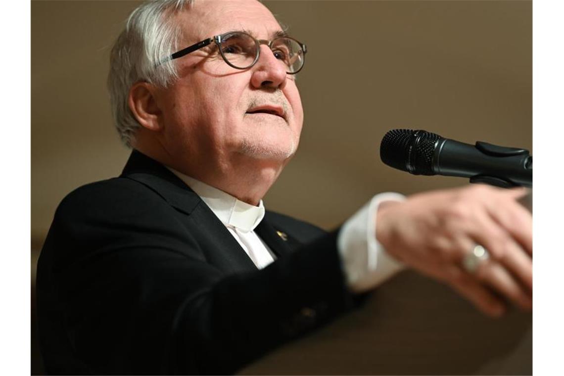 Gebhard Fürst, Bischof der Diözese Rottenburg-Stuttgart, spricht im Schwörsaal. Foto: Felix Kästle/dpa/Archivbild