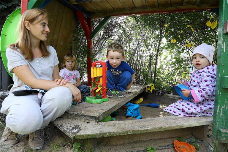 Gebühren für die Kindertagespflege sollen überarbeitet werden.  Symbolfoto: Imago/Marc Schüler