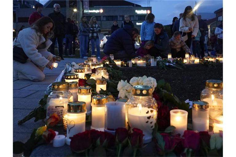 Gedenken an die Opfer im norwegischen Kongsberg. Foto: Terje Bendiksby/NTB/dpa