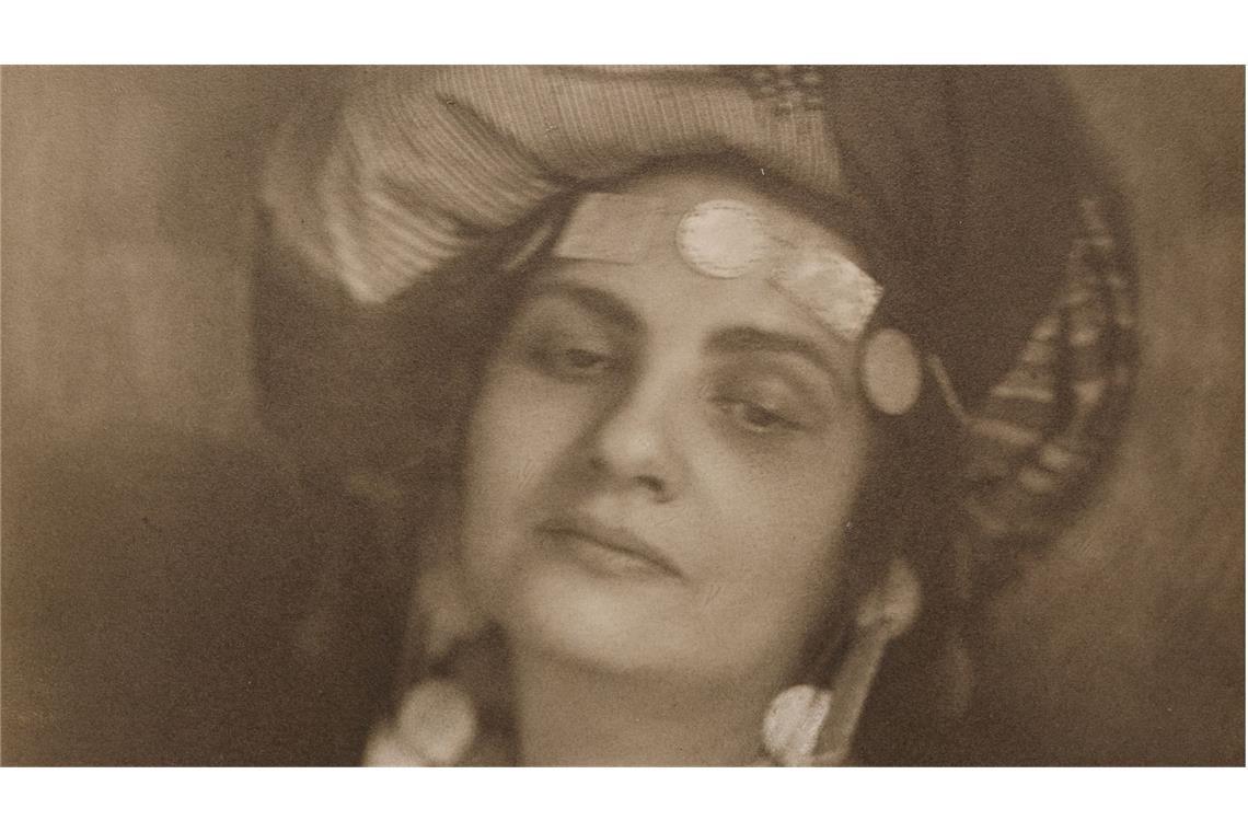 Gedok-Gründerin: die Salonnière Ida Dehmel (Minya Diez-Dührkoop: Bildnis Ida Dehmel, 1908–1910)