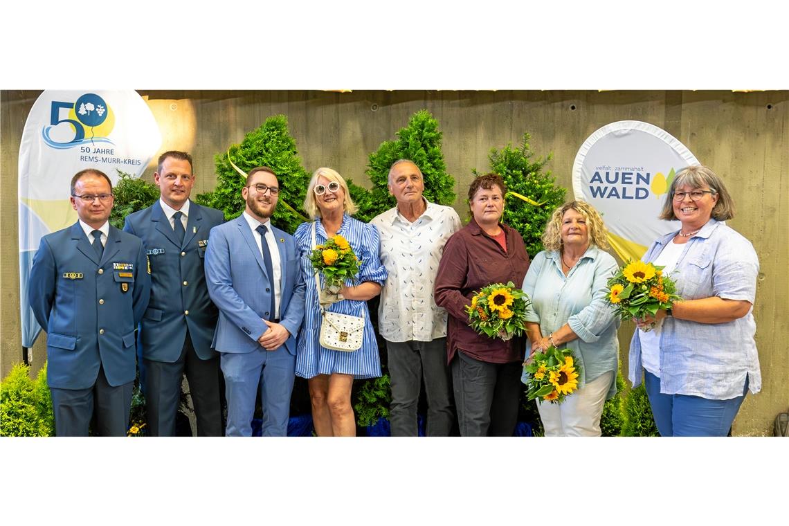 Geehrte und Ehrender (von links): Steffen Hoffmann, Uwe Henne, Kai-Uwe Ernst, Ilona Müller, Gotthold Müller, Tanja Braun, Renate Janetzko und Sigrid Müller. Fotos: Alexander Becher