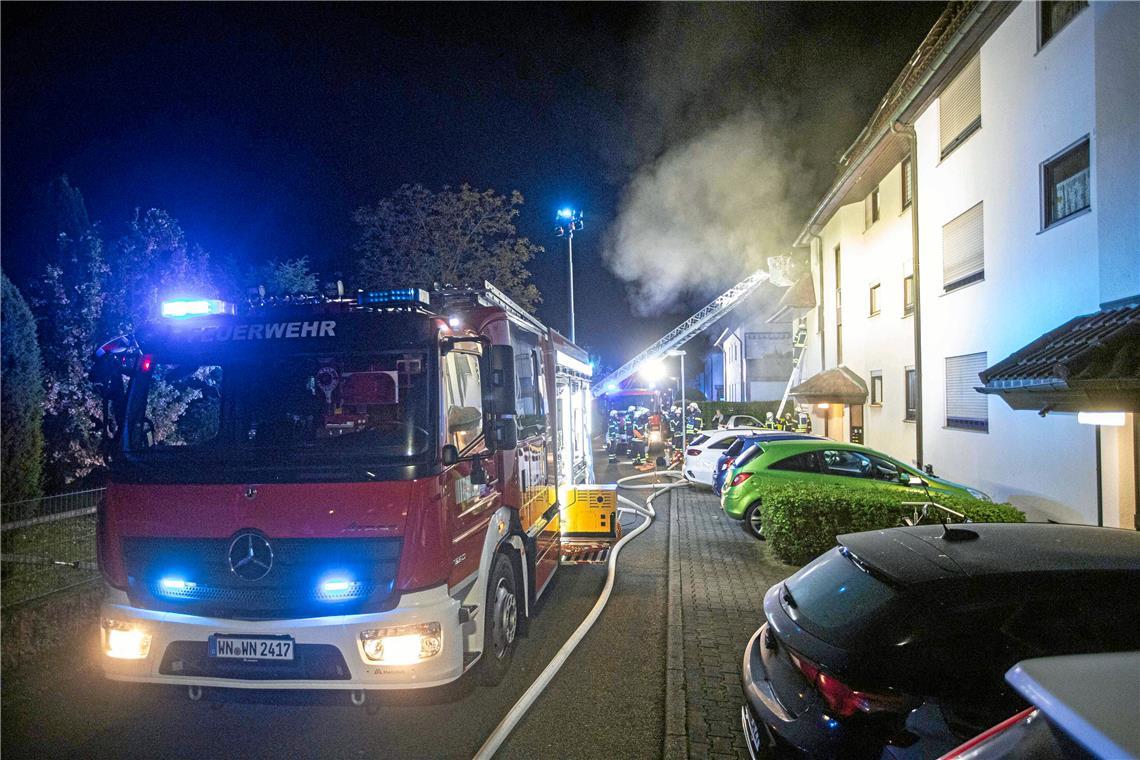 Sieben Verletzte nach Brand in Waiblingen Gegen 1.15 Uhr brach das Feuer aus. Fotos: 7aktuell.de/Simon Adomat