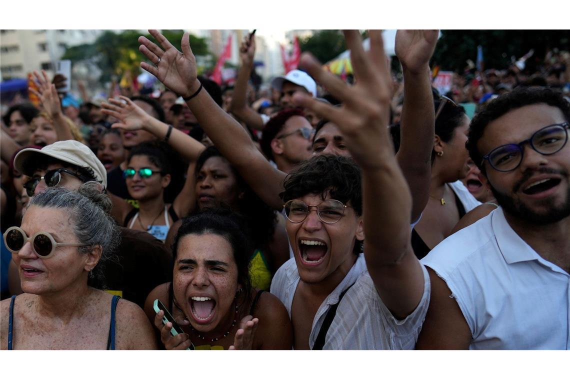 Bilder des Tages Gegen Amnestie: Brasilianer protestieren gegen eine Begnadigung Bolsonaros.