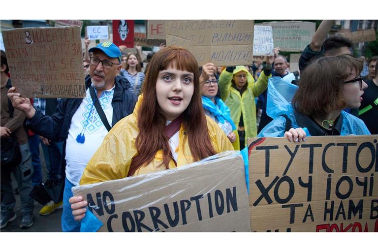 Gegen die ausufernde Korruption in der Ukraine hatte es zuletzt auch die größten Proteste seit Beginn des russischen Angriffskrieges gegeben. (Archivbild)