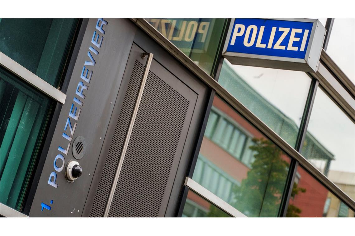 Gewalt bei Festnahmen - Ermittlungen gegen Polizisten Gegen die Beamten laufen Disziplinarverfahren.