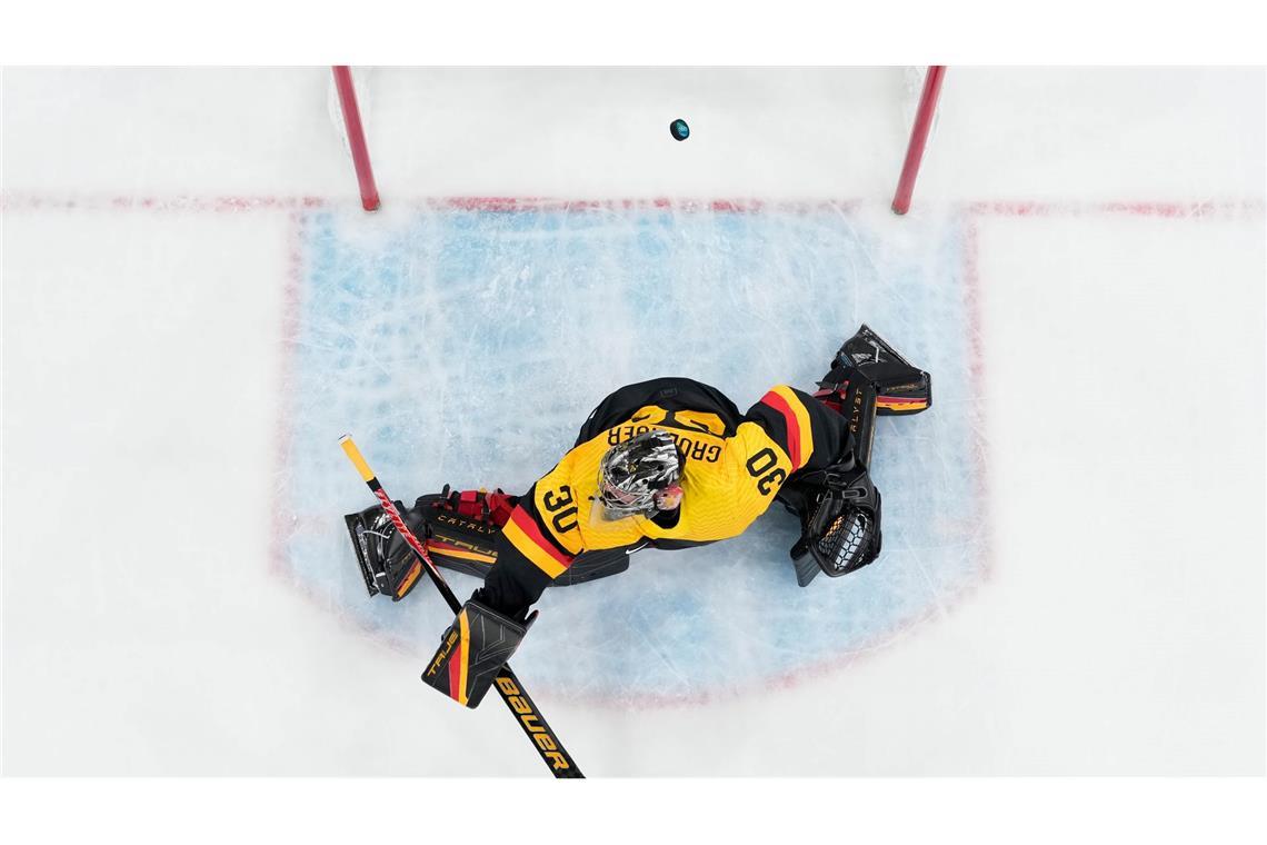 Gegen effiziente Letten kassierte NHL-Keeper Grubauer vier Gegentore