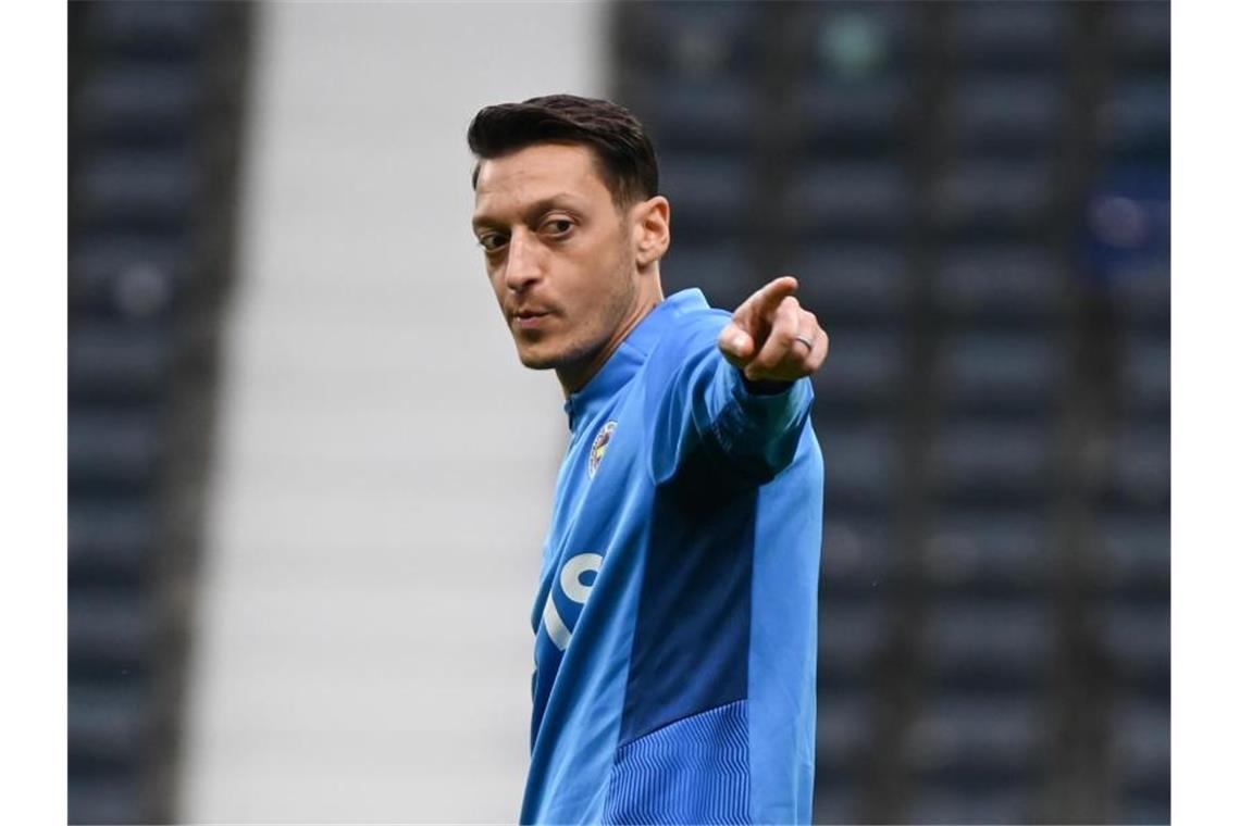 Gegen Eintracht Frankfurt in der Startelf von Fenerbahce Istanbul: Mesut Özil. Foto: Arne Dedert/dpa