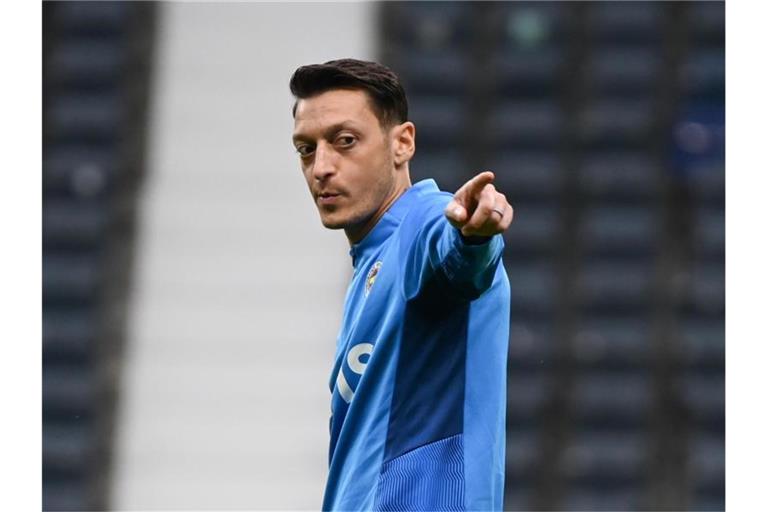 Gegen Eintracht Frankfurt in der Startelf von Fenerbahce Istanbul: Mesut Özil. Foto: Arne Dedert/dpa