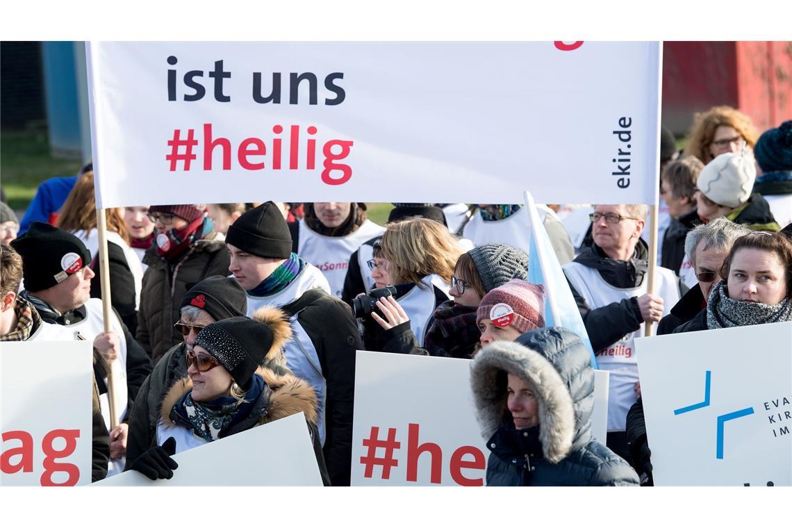 Gegen geplante Gesetzesreformen haben Kirchen und Gewerkschaften demonstriert. (Archivbild)