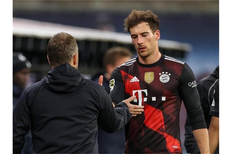 Gegen Paris Saint-Germain gehört Leon Goretzka (r) nicht mit zum Kader von Bayern München. Foto: Jan Woitas/dpa-Zentralbild/dpa