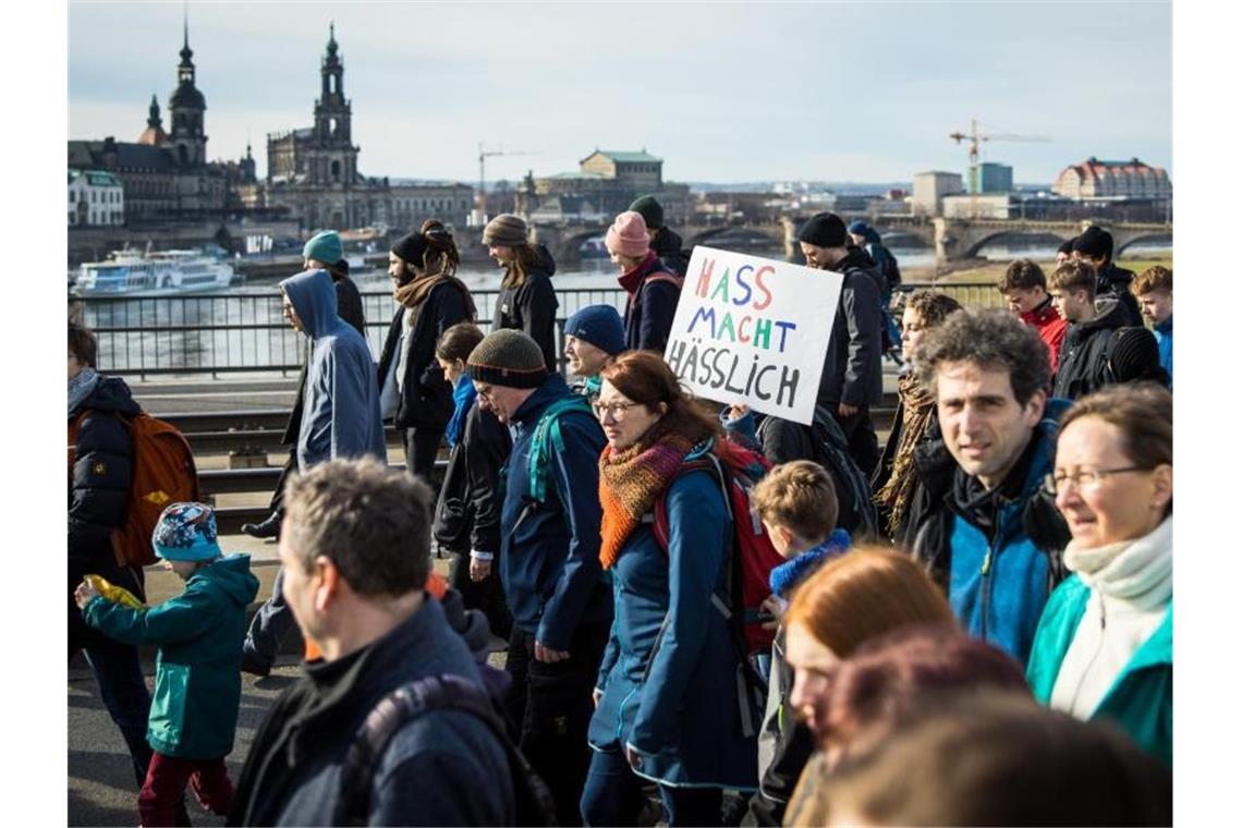 Bunter Protest in Dresden gegen Neonazis