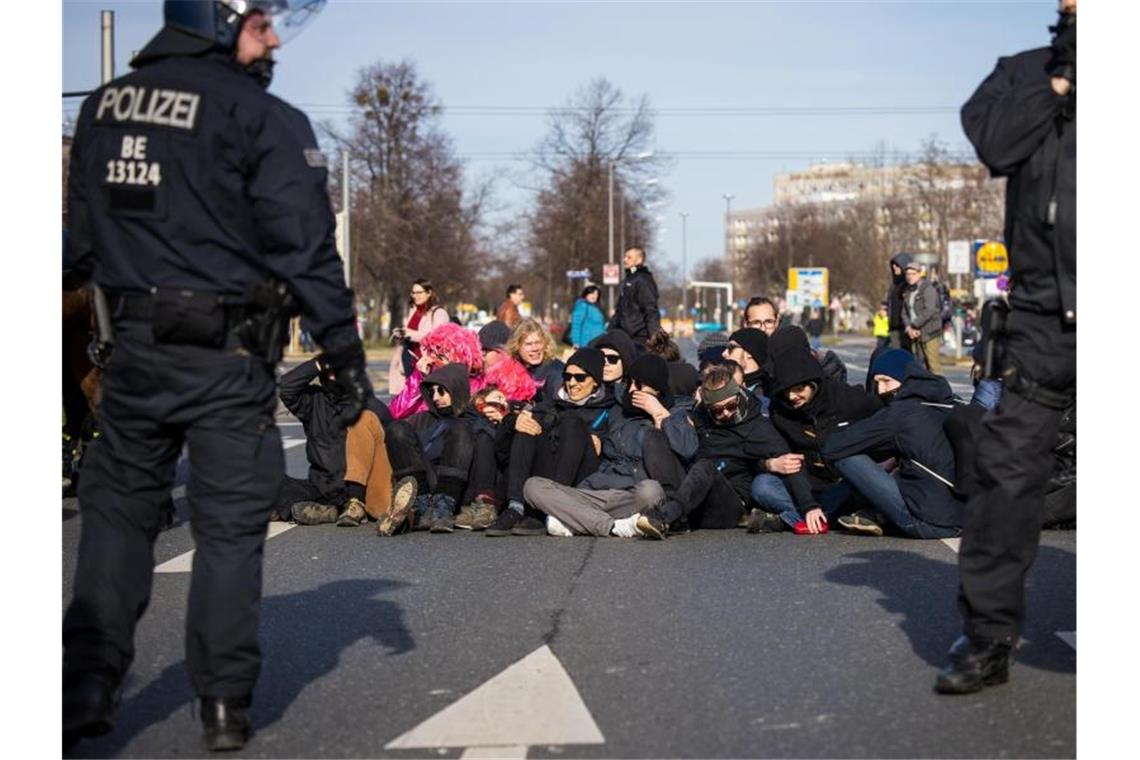 Bunter Protest in Dresden gegen Neonazis