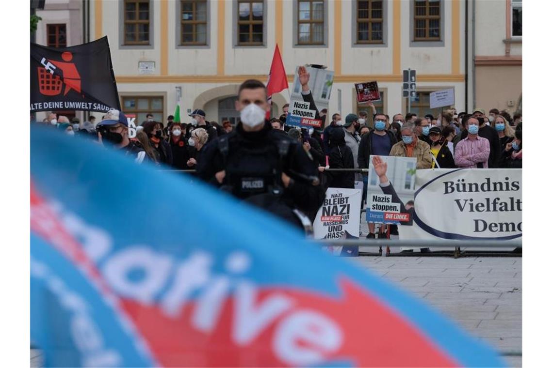 CDU-Vize Breher: Brandmauer gegen AfD steht Gegendemonstranten unweit einer AfD-Wahlkampfveranstaltung. Foto: Sebastian Willnow/dpa-Zentralbild/dpa