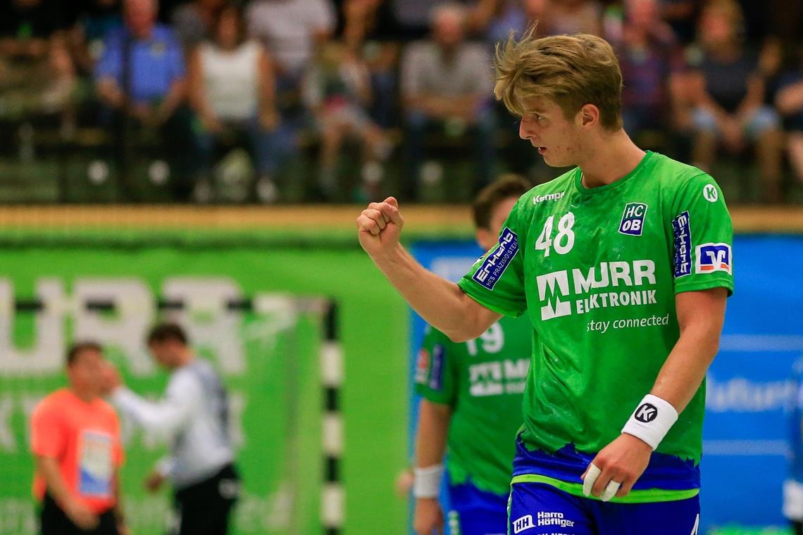 Gehen mit Selbstvertrauen ins Duell mit dem Spitzenreiter und wollen einen Sieg bejubeln: Felix Raff und die HCOB-Handballer. Foto: A. Becher