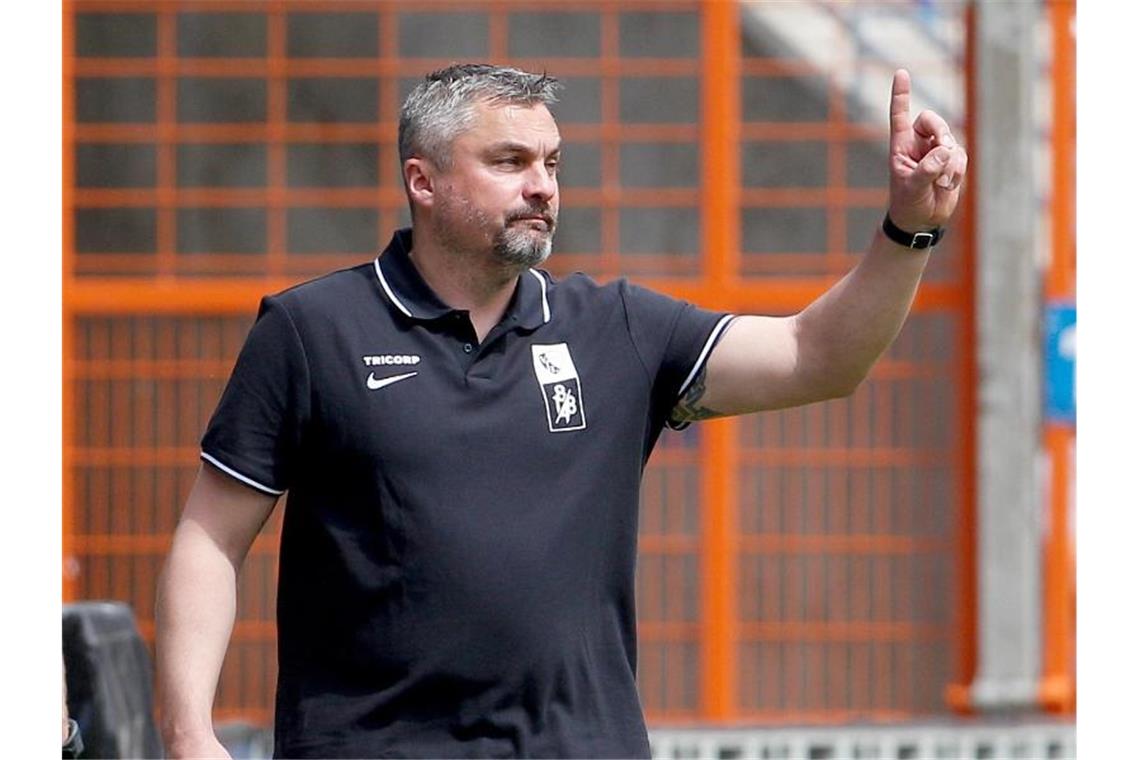 Aufstiegs-Dreikampf: Bochum, Kiel und Fürth im Fernduell Geht als Tabellenführer in den letzten Spieltag der 2. Liga: Bochum-Coach Thomas Reis. Foto: Roland Weihrauch/dpa