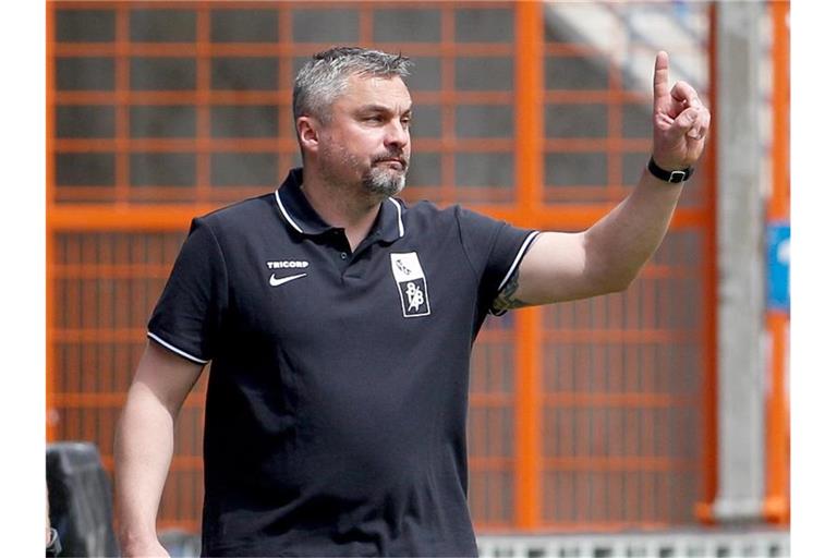 Geht als Tabellenführer in den letzten Spieltag der 2. Liga: Bochum-Coach Thomas Reis. Foto: Roland Weihrauch/dpa