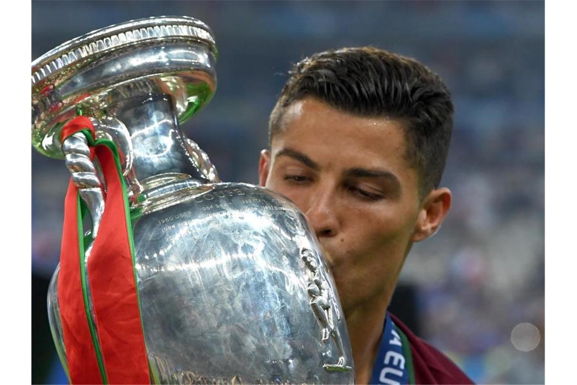 EM-Favoriten: Frankreich, England - oder ein Geheimtipp? Geht mit Portugal auf Kurs Titelverteidigung: Cristiano Ronaldo. Foto: picture alliance / Federico Gambarini/dpa