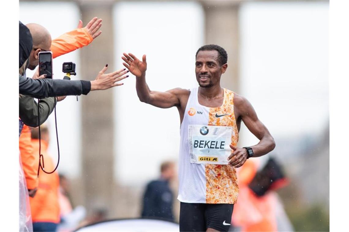 Masken und regelkonforme Schuhe: Berlin-Marathon ist zurück Geht mit Zuversicht in den Berlin-Marathon: Der Äthiopier Kenenisa Bekele. Foto: Soeren Stache/dpa-Zentralbild/dpa