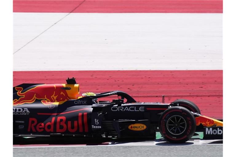 Geht wieder von Startplatz eins in das Rennen auf dem Red-Bull-Ring: Max Verstappen. Foto: Darko Bandic/AP/dpa