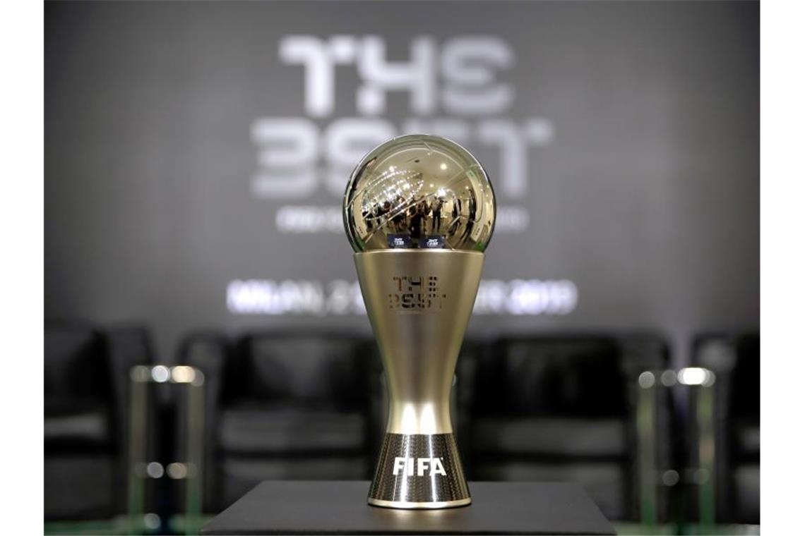 Haaland und Lewandowski Kandidaten für Weltfußballer-Wahl Gekürt wird der Weltfußballer am 17. Januar 2022 bei einer virtuellen TV-Show im Züricher FIFA-Hauptquartier. Foto: Luca Bruno/AP/dpa
