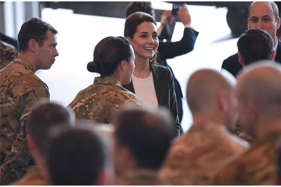 Gemeinsam mit Prinz William wirbt Kate außerdem für mehr Anerkennung für die Opfer, die Familien von Soldaten bringen müssen.