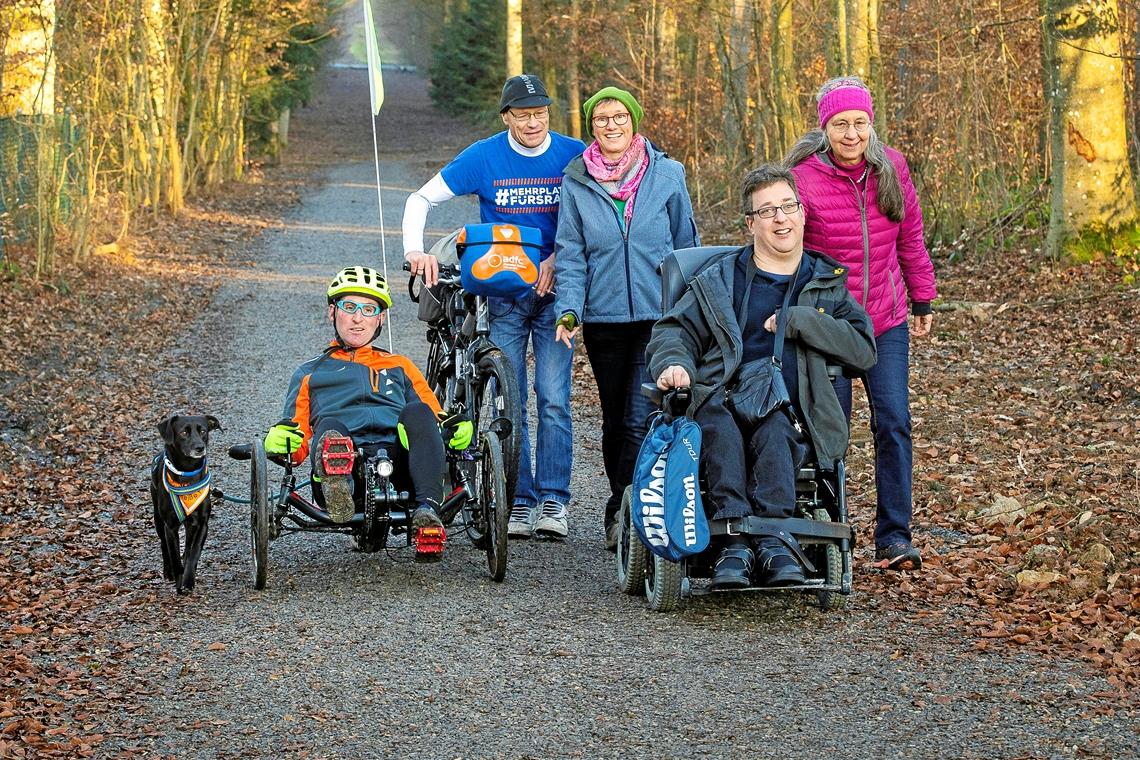 Natur und Abenteuer für alle Gemeinsames Outdoor-Erlebnis (von links): Marco Longobucco, Jürgen Ehrmann, Angelika Roth, Simon Maier und Renate Florl. Foto: A. Becher