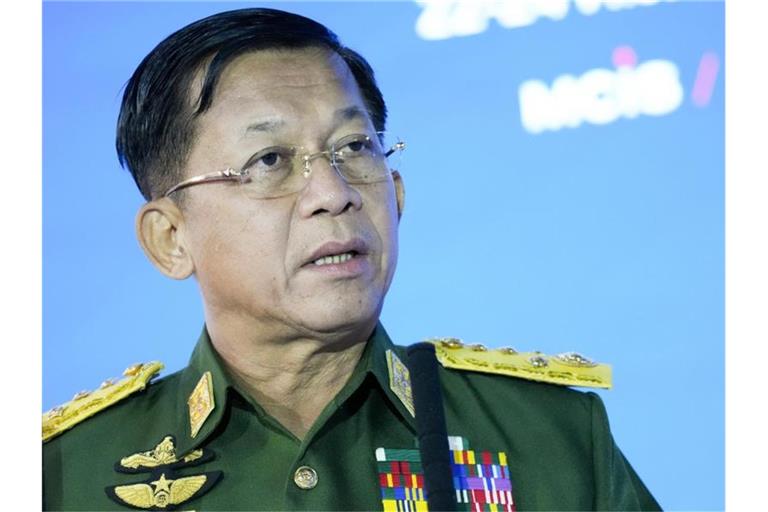 General Min Hlaing Aung, Oberbefehlshaber der Streitkräfte in Myanmar, während einer Pressekonferenz. Foto: Alexander Zemlianichenko/Pool AP/dpa