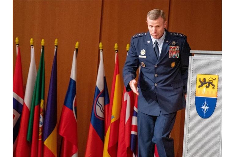 General Tod D. Wolters, der oberste Alliierte Befehlshaber der NATO in Europa, hat die Bereitschaftszeit für die Bündnissoldaten drastisch gekürzt (Archivbild). Foto: Stefan Puchner/dpa