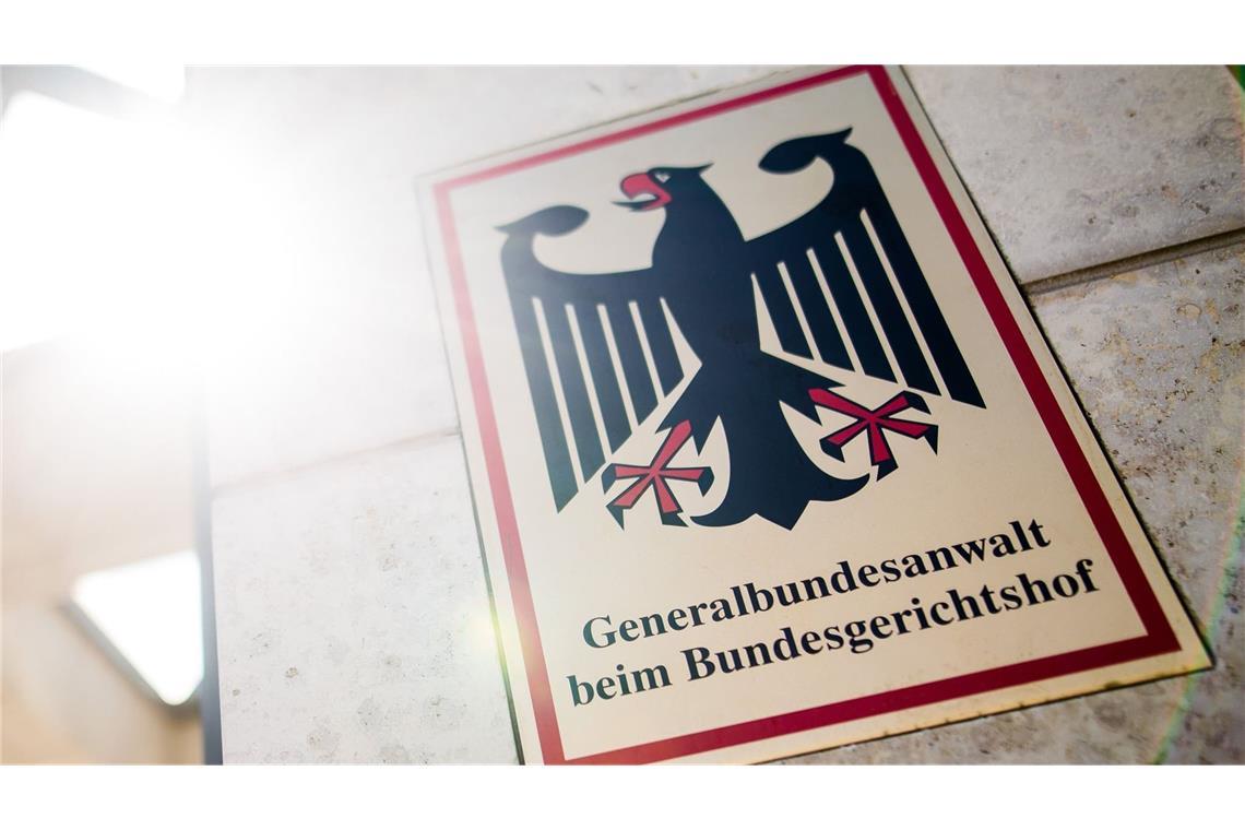 «Generalbundesanwalt beim Bundesgerichtshof» steht auf einem Schild am Eingang zum Gebäude der Bundesanwaltschaft. (zu dpa: «Mutmaßliche Spionin Russlands in Berlin angeklagt»)