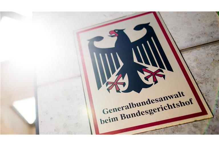 «Generalbundesanwalt beim Bundesgerichtshof» steht auf einem Schild am Eingang zum Gebäude der Bundesanwaltschaft. (zu dpa: «Mutmaßliche Spionin Russlands in Berlin angeklagt»)